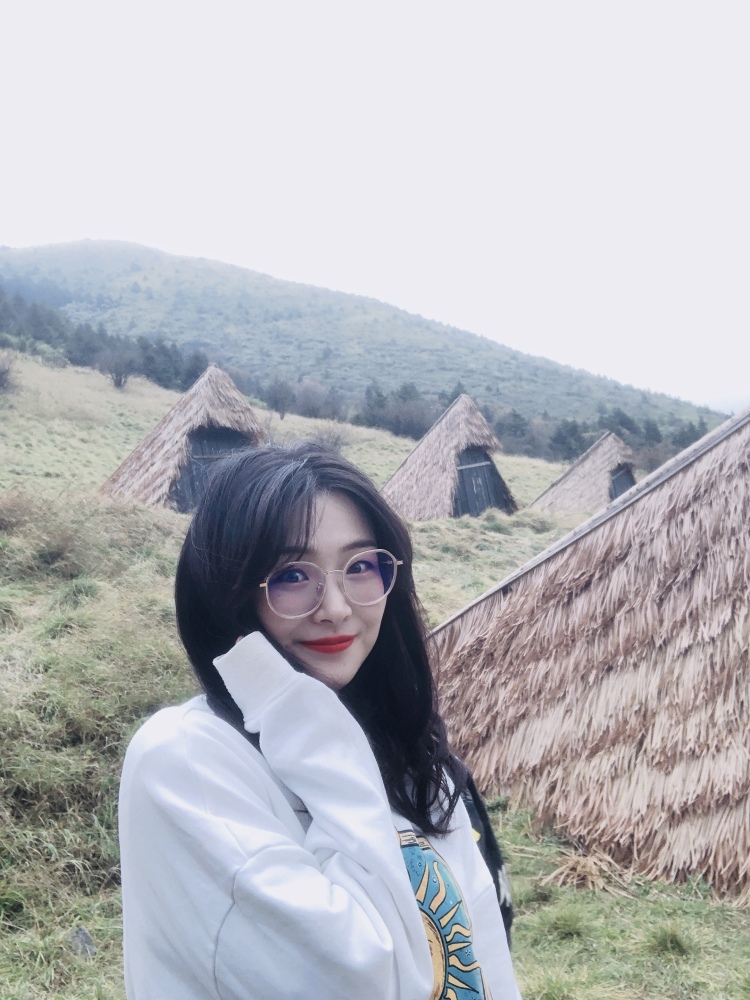 捧着风的少女-陕西省·西安市·未央区--买家秀 寄拍模特 探店打卡 开箱测评 免费试用 种草笔记📒都🉑️
风格多变 本人性格开朗活泼 热爱生活 爱好唱歌 工作认真 效率快 希望各位老板看看我!!