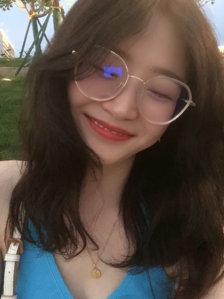 捧着风的少女-陕西省·西安市·未央区--买家秀 寄拍模特 探店打卡 开箱测评  免费试用  种草笔记📒都🉑️
风格多变 本人性格开朗活泼 热爱生活 爱好唱歌 工作认真 效率快 希望各位老板看看我！！