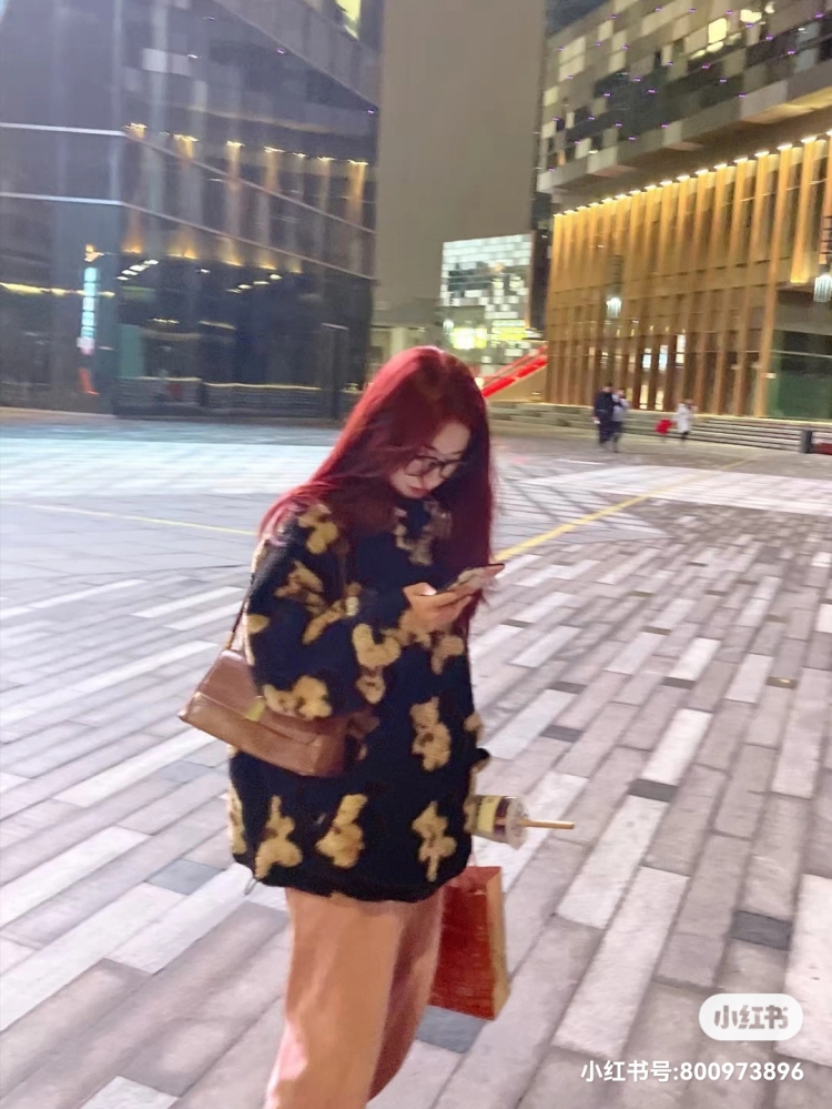 陈霄安-浙江省·金华市·义乌市--我能接服饰穿搭小裙子帽子美妆耳饰首饰包包
会拍照会p图会化妆 事儿少
💰 都能沟通