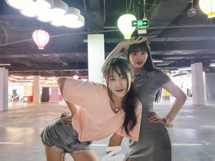 小克汀儿-山东省·青岛市·黄岛区-抖音  ***  快手-接全国寄拍，各种服饰
会拍照，会修图
166  45kg
在校大学生
希望商家发现我哇