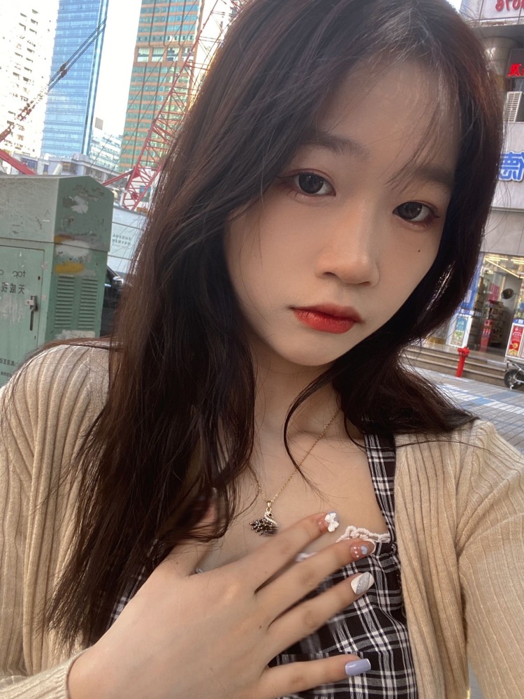 备注秀文-广东省·深圳市·福田区--喜欢拍照📷 有接过推广类的 寄拍服装跟送拍和开箱测评都可 希望各位商家可以来找我 哈哈哈哈 
身高169 体重88