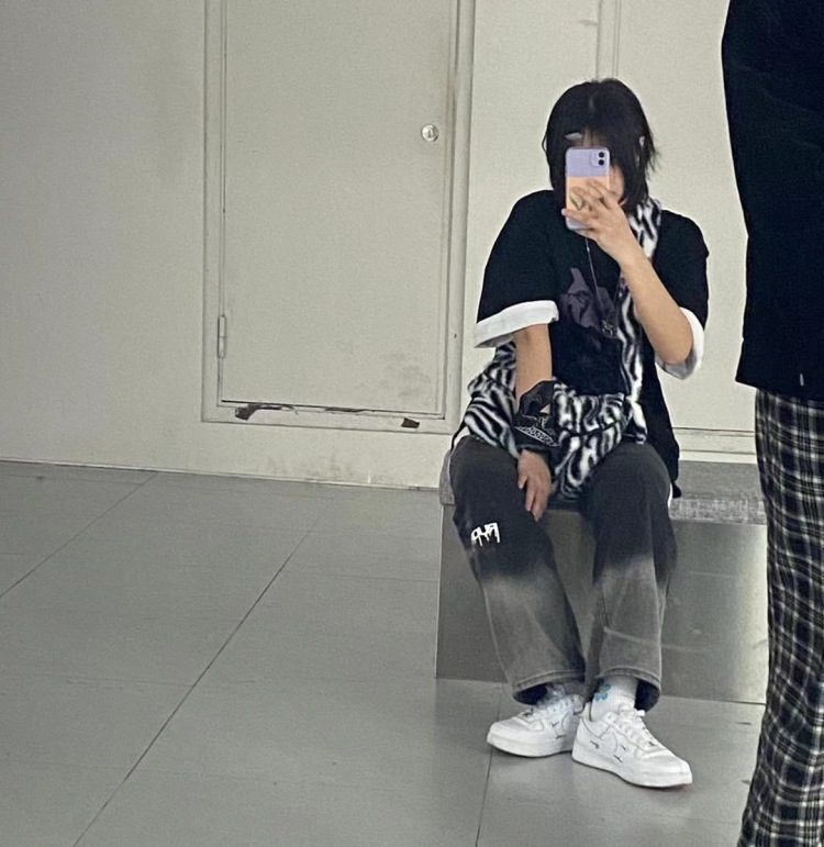 💚-浙江省·宁波市·镇海区-抖音 ***-目前还是学生喜欢跳舞 ，可以接受oversives、辣妹等风格，接受寄拍，可以在***和抖音发布内容