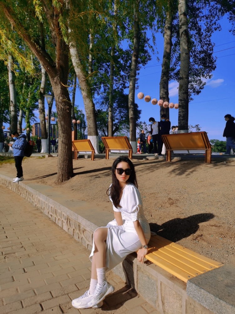 Lia-浙江省·杭州市·拱墅区--只喜欢穿搭和漂亮衣服,所以只接买家秀~
想尝试多种风格,期待各路神仙帮助提携~
作品不多,期待穿搭合作,有适合我的QQ秀快call我~