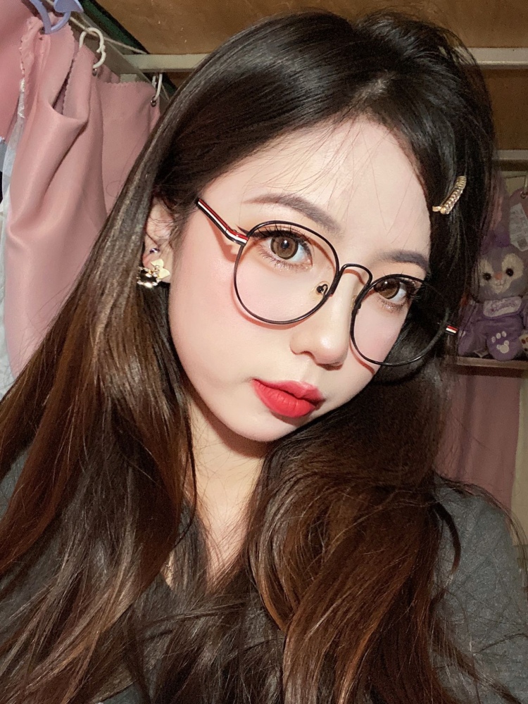 G_-辽宁省·沈阳市·铁西区--新人,可接寄拍 衣服、饰品、美瞳等
可尝试多种风格以及搭配
如果有合作意向请与我联系
