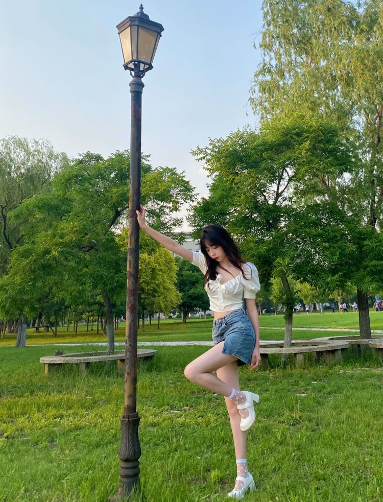 G_-辽宁省·沈阳市·铁西区--新人,可接寄拍 衣服、饰品、美瞳等
可尝试多种风格以及搭配
如果有合作意向请与我联系