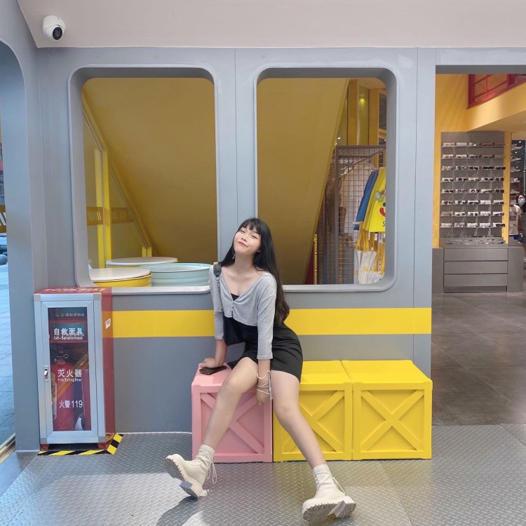 叁-广东省·东莞市·东城街道--接寄拍 费用可协商
身高163，体重50kg
会p图，可快速出图