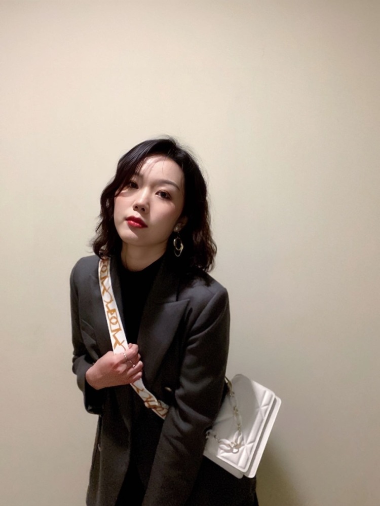 单月-四川省·成都市·锦江区-抖音 ***-梦想成为一个兼职万能博主哈哈哈，在美妆穿搭方面日常很用心，可以买家秀，详情图，发淘宝逛逛***种草