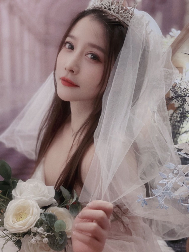 😇Yi Yi-上海市·上海市·静安区-抖音 ***-有过6年的主播经验，专业学习美术，会画画，有一定的审美眼光，会拍照，会p图，身高161  体重54kg  可以接受寄拍，探店