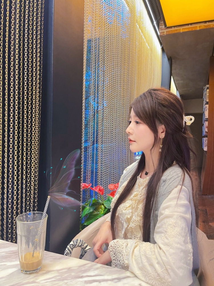 😇Yi Yi-上海市·上海市·静安区-抖音 ***-有过6年的主播经验，专业学习美术，会画画，有一定的审美眼光，会拍照，会p图，身高161  体重54kg  可以接受寄拍，探店