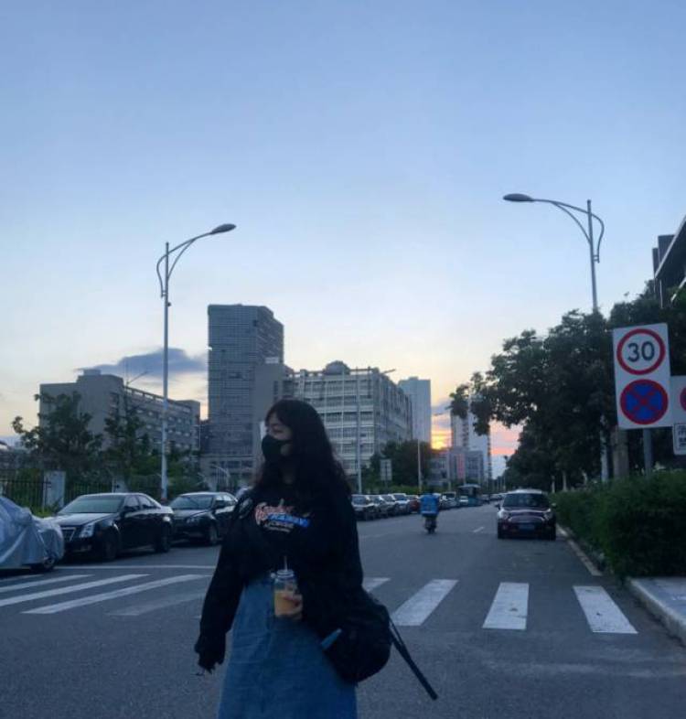 Vinnie-福建省·福州市·永泰县-抖音，***-是一名喜欢打篮球的大码梨型身材的女孩，欧美风，可爱风，运动风都可以驾驭哦！欢迎合作！