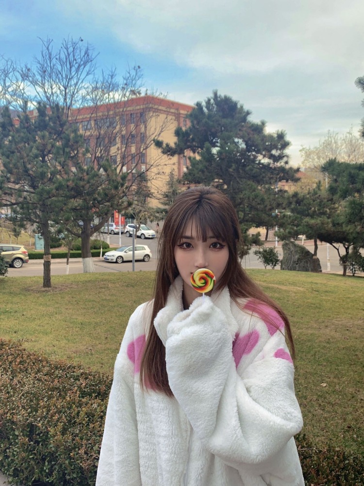 🦋-山东省·青岛市·崂山区--会拍照会p图，瞳模，寄拍，衣服，首饰，包在校大学生出片率高，寄拍送拍都可以。
身高173
体重110