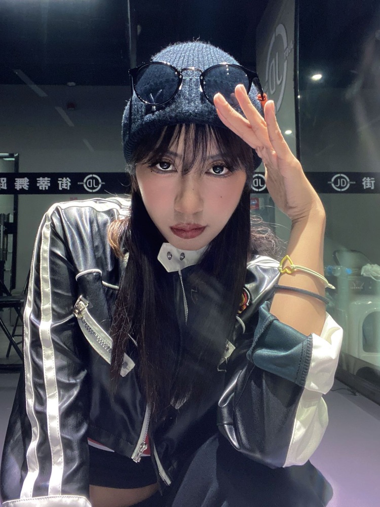 Ashley🐰阿笙-浙江省·金华市·义乌市-抖音-身高167
体重49
有拍摄经验会修图,可做寄拍模特买家秀,淘宝种草开箱测评等,也可接短视频拍摄,会会拍摄剪辑