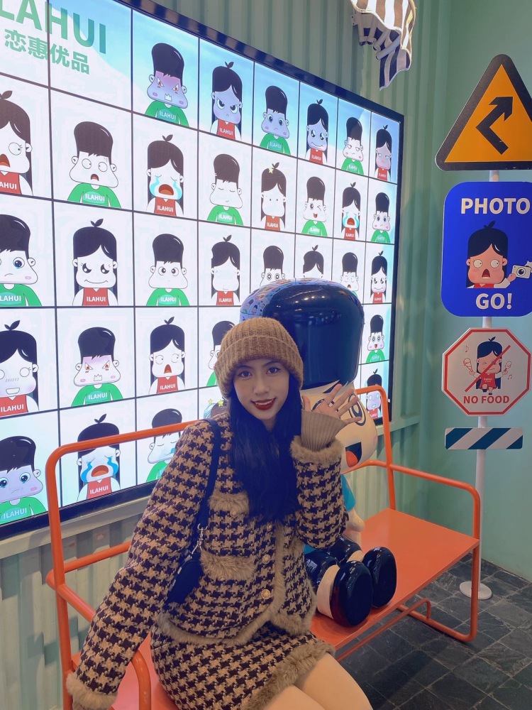 Ashley🐰阿笙-浙江省·金华市·义乌市-抖音-身高167
体重49
有拍摄经验会修图,可做寄拍模特买家秀,淘宝种草开箱测评等,也可接短视频拍摄,会会拍摄剪辑