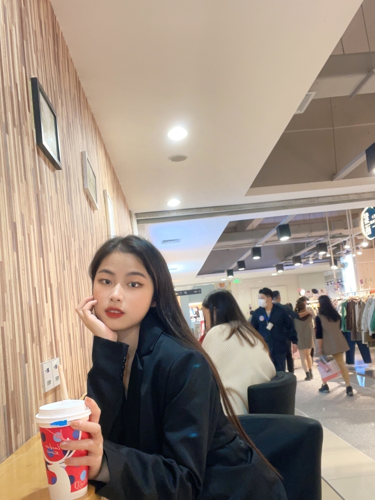 Mi-广西壮族自治区·南宁市·青秀区-抖音,***-寄拍模特(服装、饰品),买家秀,摄影,在南宁市内还探店打卡,各位大佬来找我吧!