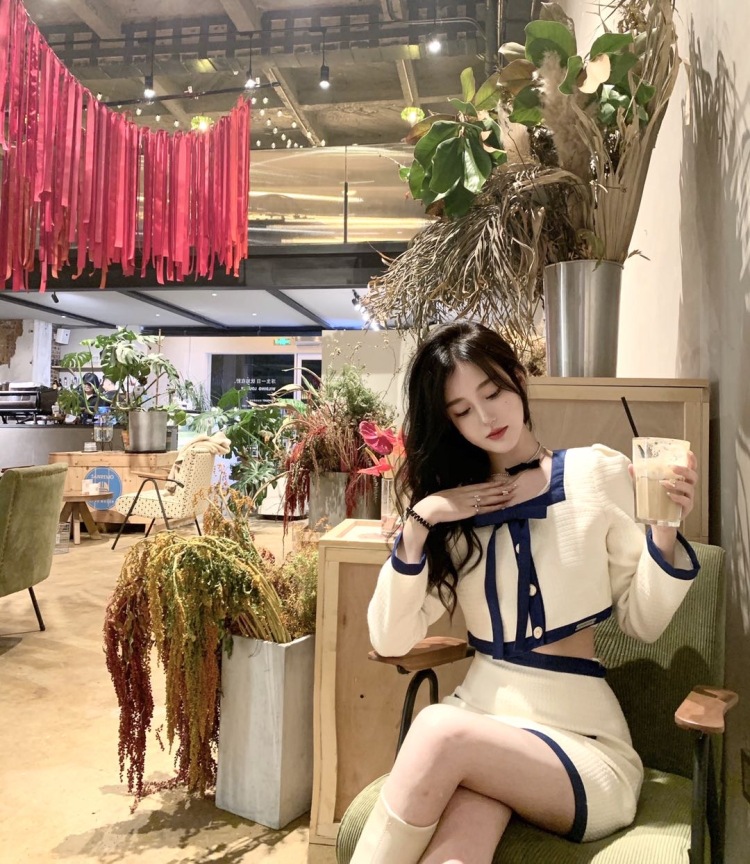 洛-山东省·济南市·历城区--接tb,pdd买家秀、寄拍服装,饰品,化妆品等。穿搭分享(小红📖)探店打卡(济南)不满意可重拍
身高:175cm 体重:50kg