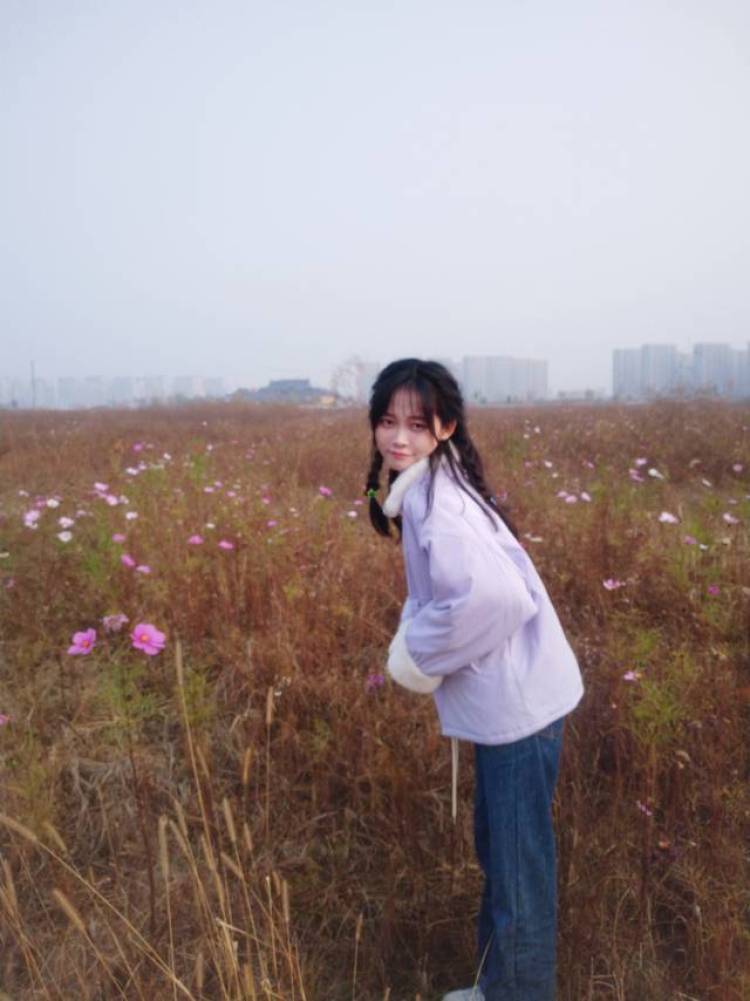 程艺婷-浙江省·杭州市·上城区--很喜欢拍照,身高160,体重92,比较喜欢可爱甜美风格,温柔风和日常风格,业余时间也比较多