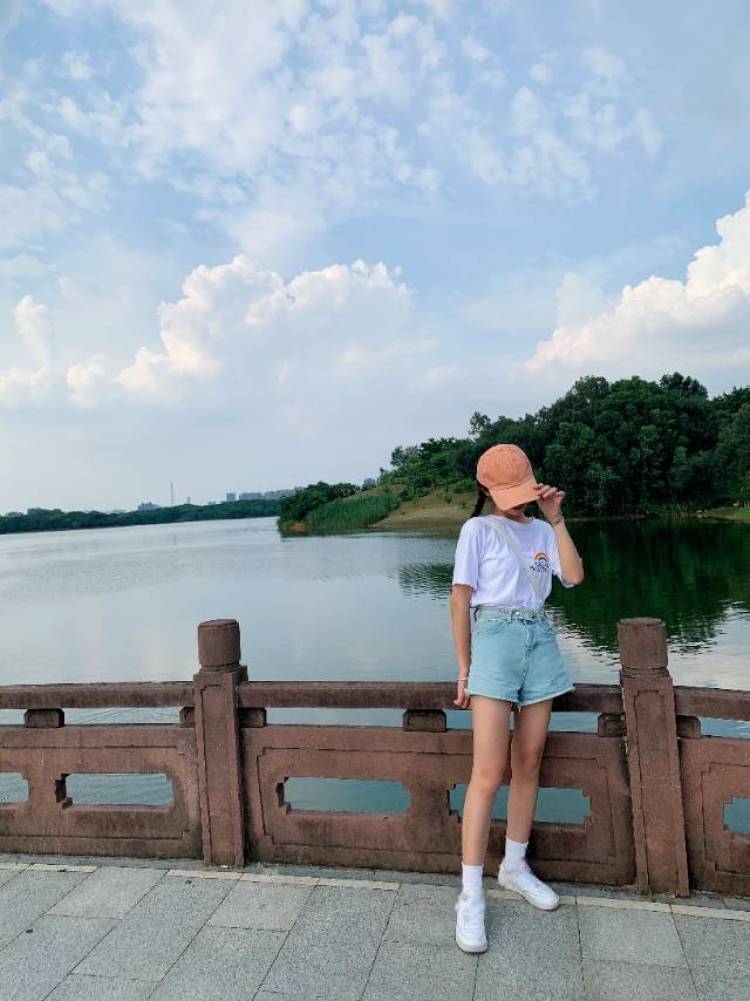 程艺婷-浙江省·杭州市·上城区--很喜欢拍照,身高160,体重92,比较喜欢可爱甜美风格,温柔风和日常风格,业余时间也比较多