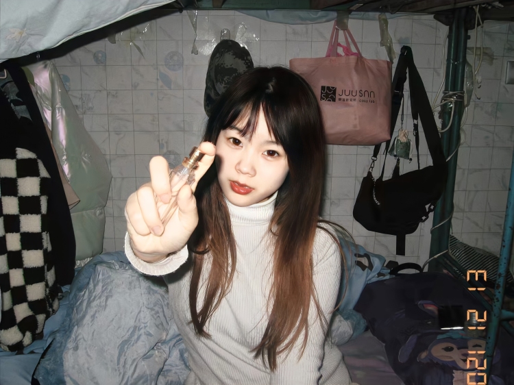 iiu-河南省·漯河市·源汇区--我是一名大学生,做过卖衣服的模特,我想接单主要就是买家秀,我想做这个主要是想提高自己的收入,想独立一点。也想提高镜头感,锻炼自己。