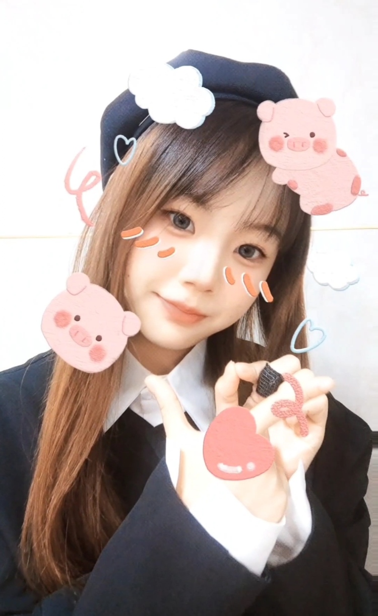 iiu-河南省·漯河市·源汇区--我是一名大学生,做过卖衣服的模特,我想接单主要就是买家秀,我想做这个主要是想提高自己的收入,想独立一点。也想提高镜头感,锻炼自己。