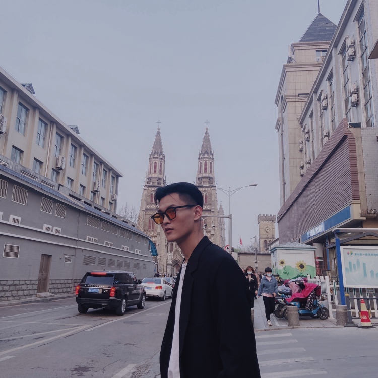 God-山东省·济南市·长清区-反犬旁的猛-模特，喜欢拍照打卡，分享穿搭！图片高级高清！身高180 体重125