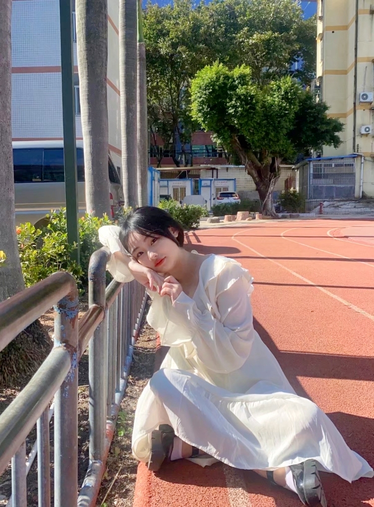 小豌豆-广东省·广州市·天河区-SCY0051123-素人,会拍照,会P图,职业学生,想不依靠父母赚自己的生活费,接寄拍,或者其他可以网上接单的,学校封闭式,大部分网上接单。