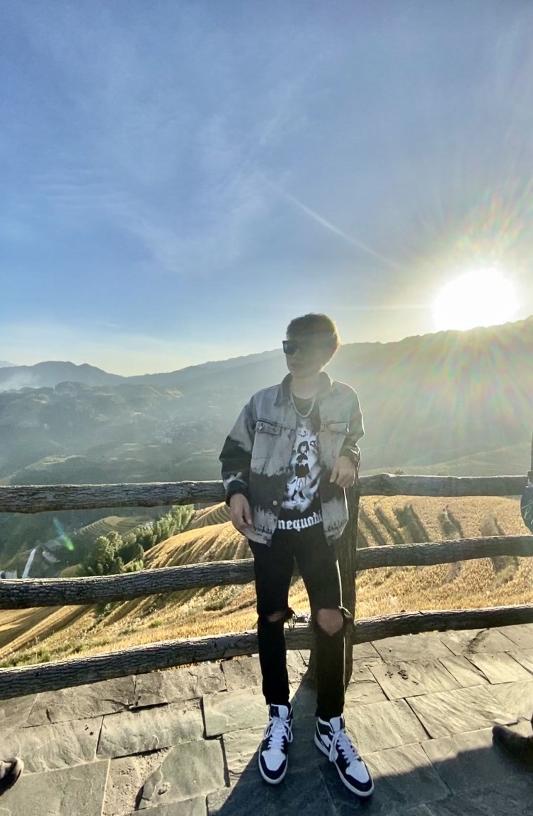 西山人质-广西壮族自治区·桂林市·雁山区-抖音 微博 快手-买家秀衣服好看可以免费帮寄拍哦
在校学生 男 身高171 体重110 年龄22