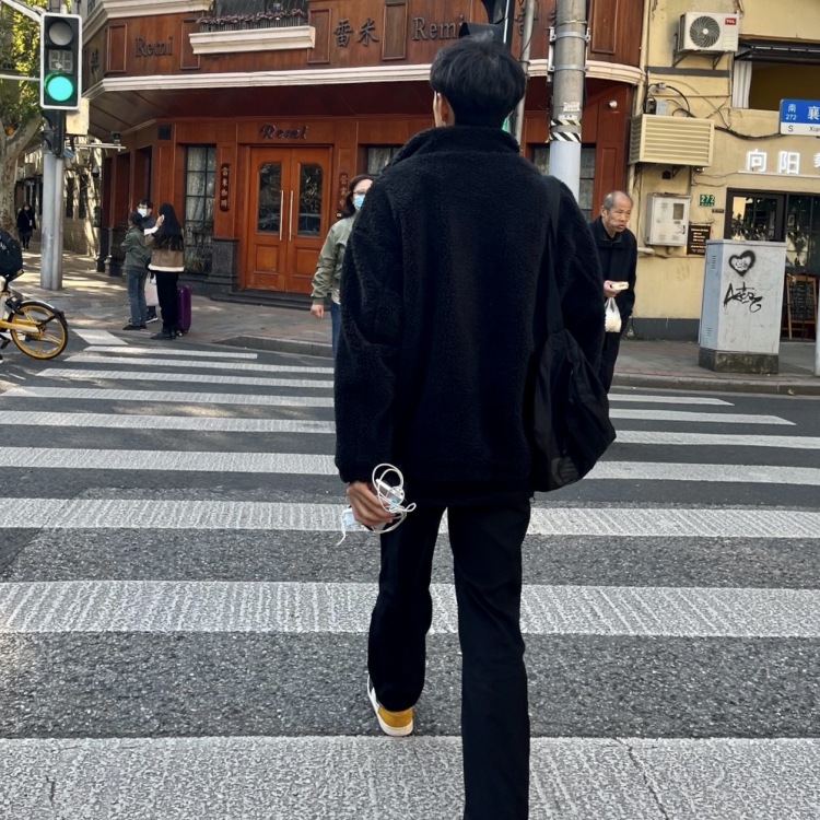 1112.-上海市·上海市·黄浦区--身高185体重136
表演专业在读 喜欢拍照📷
可以拍一些男装