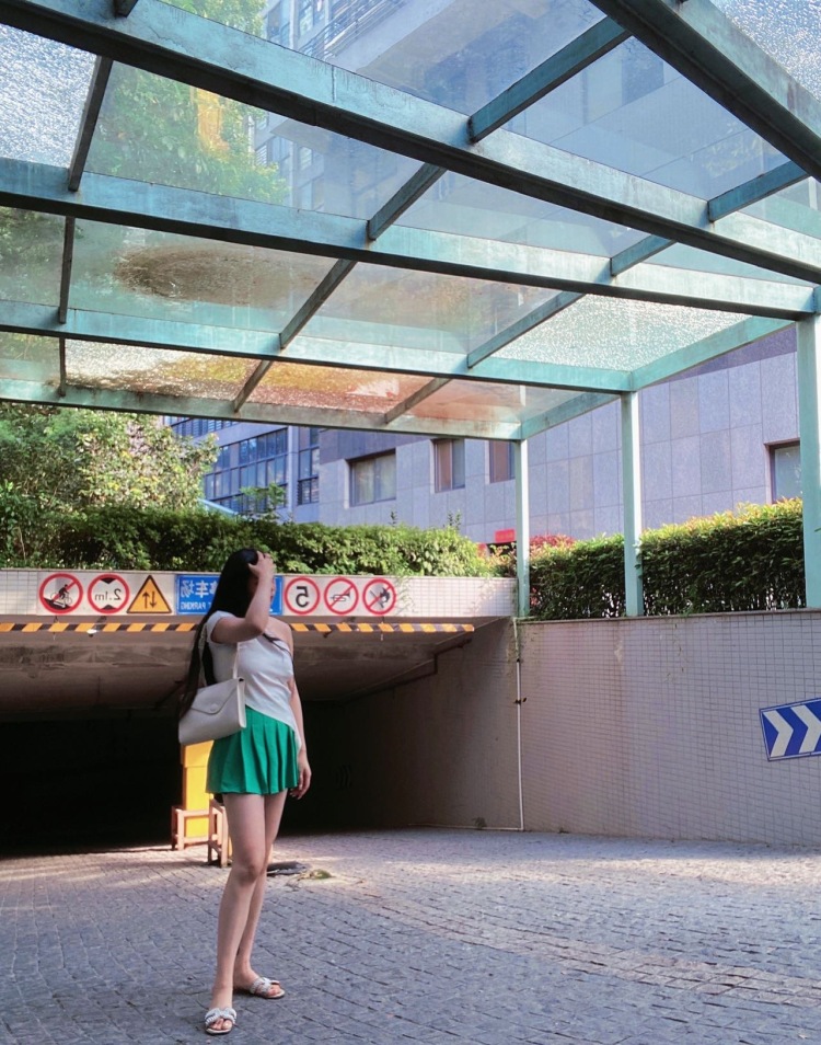 San。-福建省·福州市·台江区--没什么特别的特长,就p图还行,会打扮,身高168体重120,皮肤算白,但是我自己觉得不够白
至于合作费随便写的,反正也是新人一步步慢慢来吧先积累经验