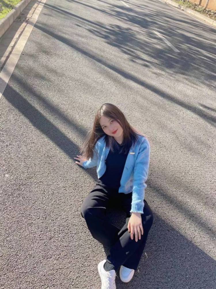 元气少女酱-云南省·昆明市·嵩明县-微博 抖音 ***-身高153，体重42kg。会拍照、化妆、修图，可以驾驭多种风格，可接配饰、衣鞋、居家物品等，出图速度快，种草推广软文，在***发布。