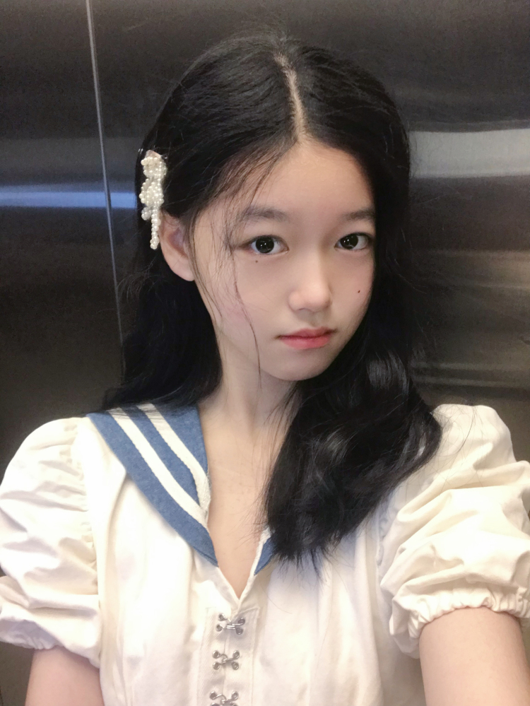 potttttt-广东省·珠海市·斗门区--身高170 体重48kg
学生 会拍照 会修图 好沟通
希望有服装等寄拍