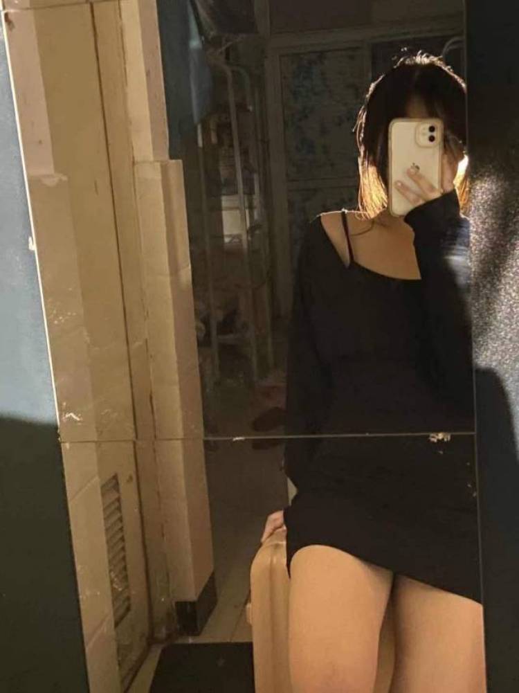 饿死我蒜了-安徽省·合肥市·肥东县--特长拍照,在校学生,可做寄拍模特,擅长甜辣,纯欲风,可接性感辣妹的风格,其他的也可以,身高164,体重120,胸围87