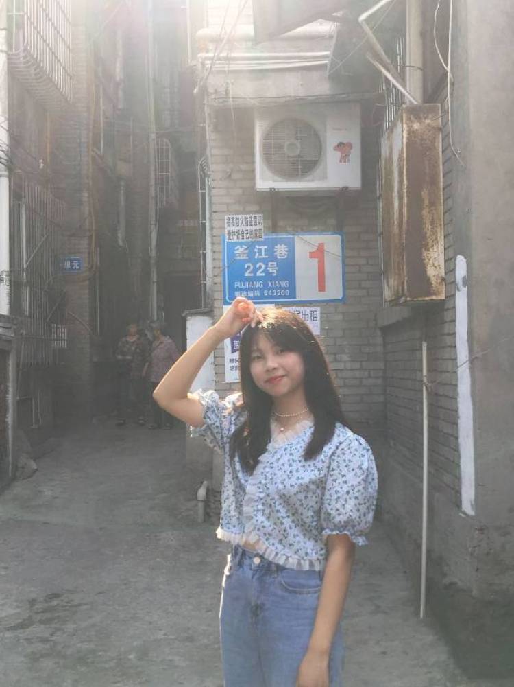 蛋挞没蛋.-四川省·自贡市·富顺县-***-喜欢拍照 分享穿搭 喜欢逛***学习穿搭方法 各种风格都有尝试