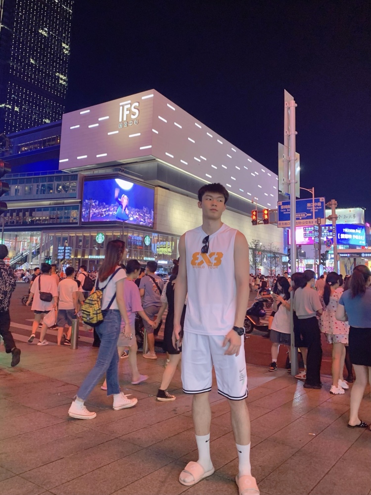 张天-吉林省·吉林市·船营区-抖音-大家好!
接买家秀,寄拍,送拍,会剪辑拍摄,修图,穿搭搭配,商品测评种草
年龄:23
身高:195CM
体重:90KG
粉丝:2300
2019cuba二级篮球联赛冠军