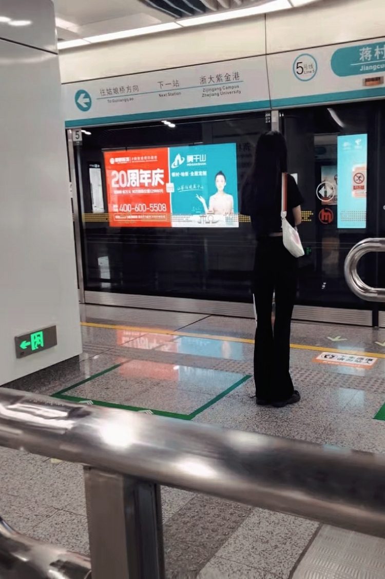 阿鄞-浙江省·绍兴市·诸暨市-抖音-接寄拍!
抖音粉丝八百多
身高174 体重48kg
风格多样(汉服 jk Lolita也可!)