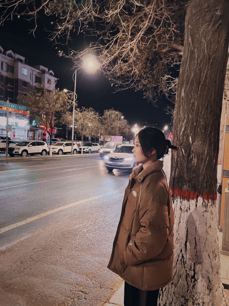 神仙少女.-宁夏回族自治区·银川市·兴庆区--大家好 我是小黄。
比较喜欢拍照 拍过各种各样的买家秀,也能很好的去解释使用感受,比较想接衣服裤子鞋子的买家秀。会p图。也可接好物分享。开箱测评等 美妆美瞳等。
艺名:小黄
身份:学生
年龄:19
身