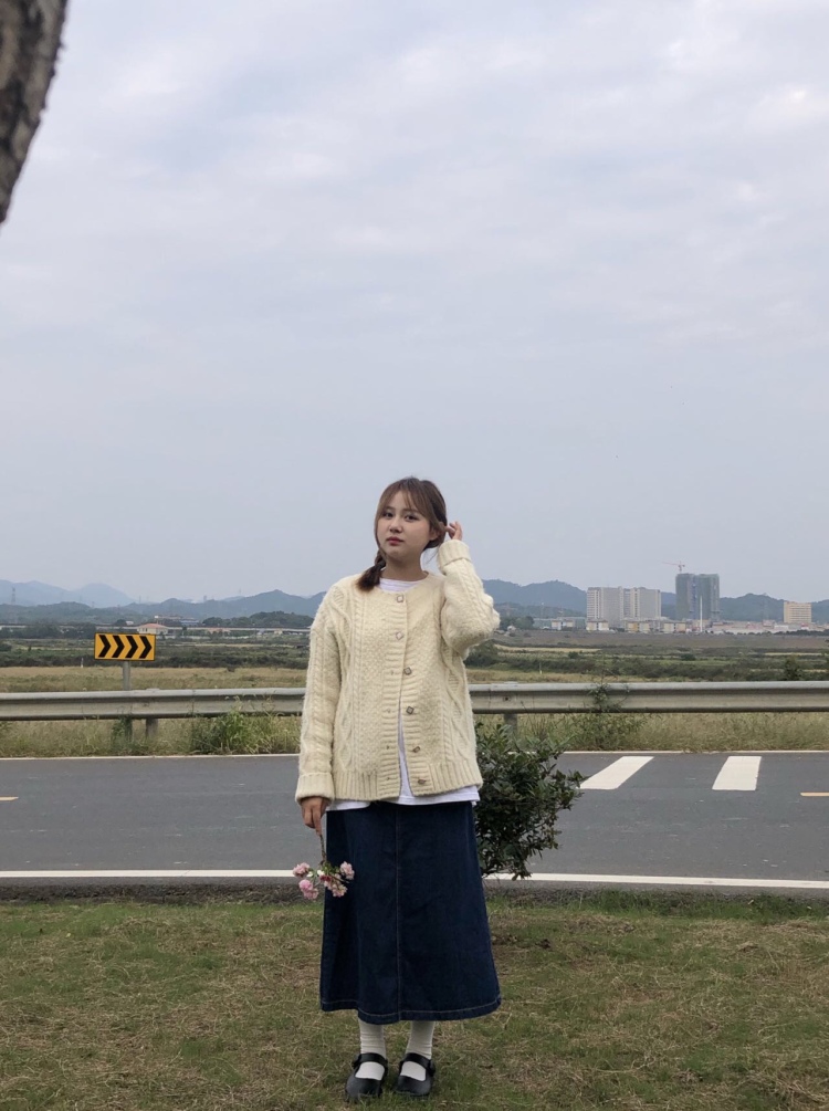 沐籽-湖南省·长沙市·望城区-快手 抖音 ***-一名艺术系学生 会拍照 会p图 会编辑 接买家秀 接寄拍 可在各种平台推荐种草笔记 开箱视频 也可以寄拍衣服美妆手饰等等
