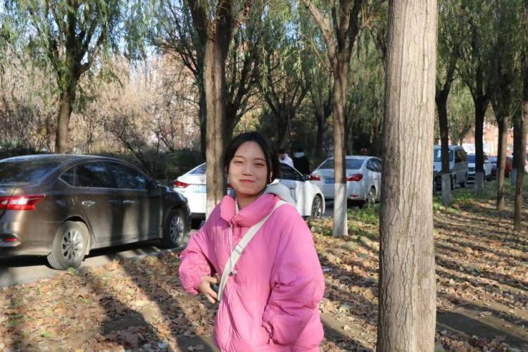 社会主义一块砖-河北省·廊坊市·三河市--是美术生过来的,会P图
可以接寄拍衣服,手机壳,小发饰,彩妆
微胖可爱的类型啦