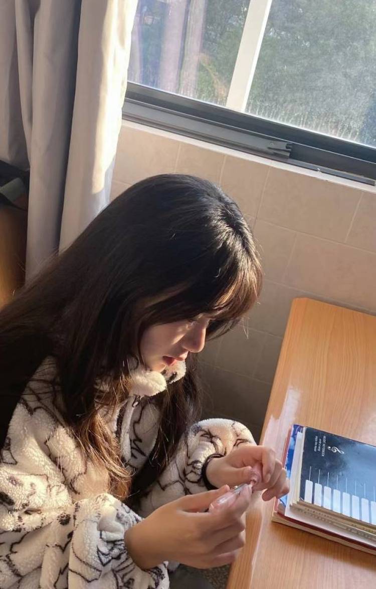 爱挖宝的小仙女-江苏省·南通市·如皋市--可以寄拍,身高164cm,体重88斤,什么风格都可以驾驭哦,淘宝,拼多多,1688.....都可以,会p图会加滤镜
