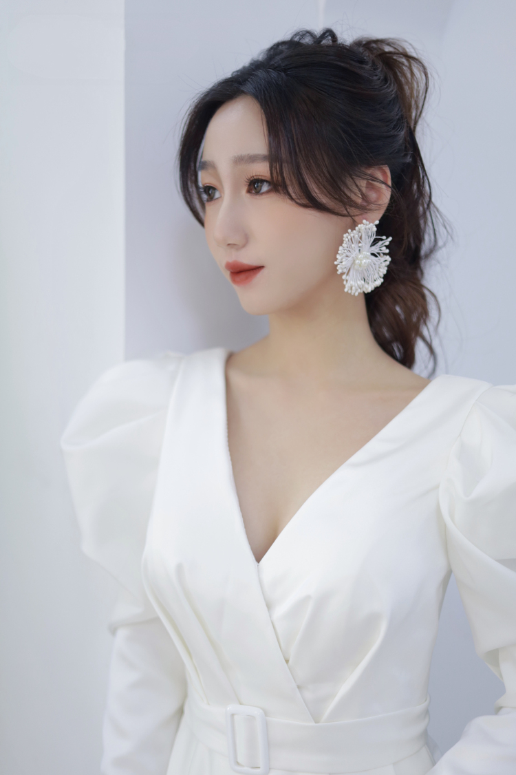 ShYLie、-辽宁省·抚顺市·望花区-快手-身高167cm体重46kg 是一名艺术生,接寄拍 买家秀,🉑️驾驭各种风格