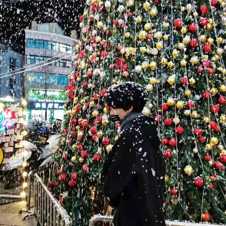 沙漠一只雕-浙江省·丽水市·莲都区--会修图身高182/58接寄拍广有意的商家来有自己的审美衣服部位都可露脸也行