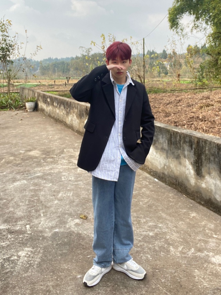 一只浪-四川省·广安市·岳池县-小浪-会拍摄 会剪辑 会批图 有一定作品 欢迎可以免费全国寄拍一次 求合作伙伴长合作的.