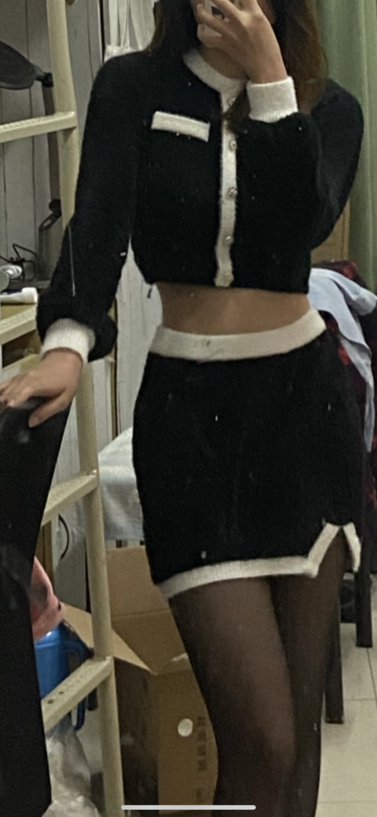 ^ - ^-浙江省·杭州市·西湖区--职业:学生
身高:162.5cm
体重:98斤
接单服务范围:买家秀,淘宝逛逛种草带货,开箱测评,种草笔记软文创作及发布
不露脸的话因为条件有限 所以只能在宿舍的镜子
可以露脸价格会更高 因为需要化妆