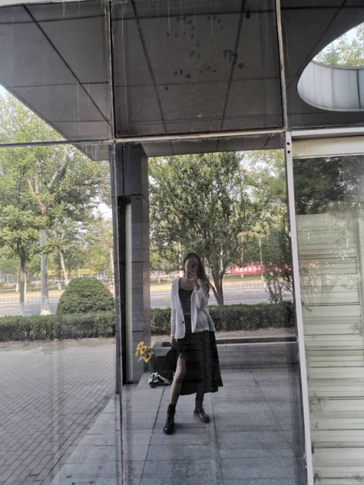 晗笑-山东省·日照市·五莲县-抖音,***-大三学生,身高175cm,体重52kg,舞蹈专业,想要接寄拍、买家秀类型,时间充裕,出片快。