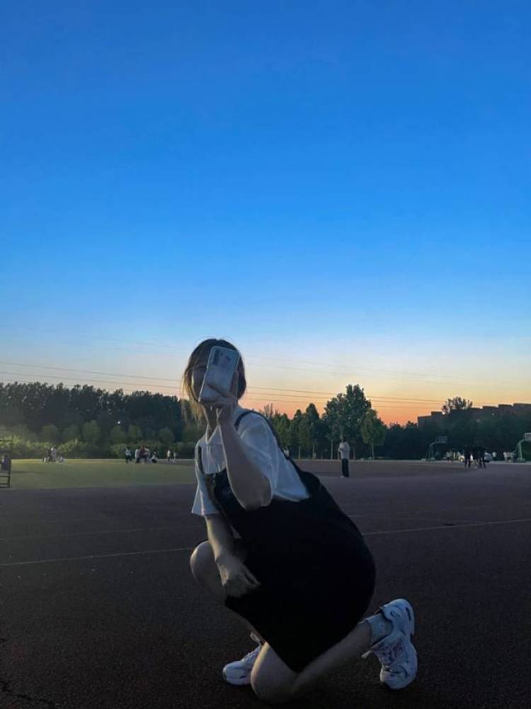 ᥫᩣ-河北省·承德市·围场满族蒙古族自治县--本人是在校大学生,喜欢听歌运动,热爱拍照,可以接寄拍 免费试用 买家秀,制作短视频等