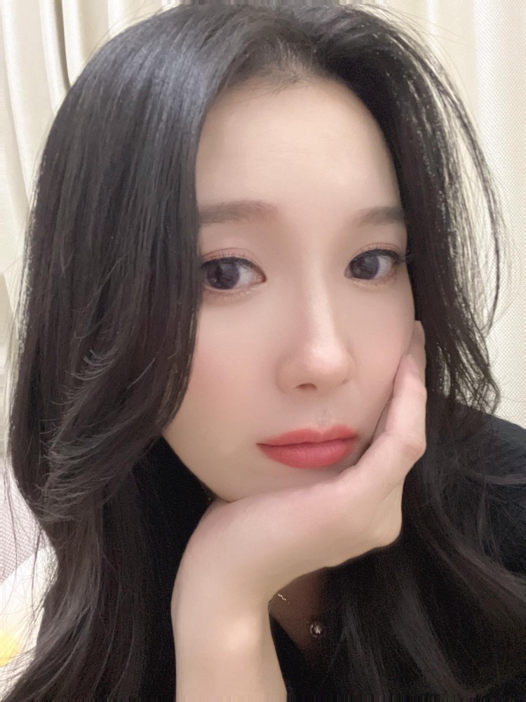 minoz-湖南省·长沙市·芙蓉区-抖音,微博,***,知乎-身高167体重102,喜欢拍照,P图,网红店打卡,平常空余时间较多,可接寄拍,平面,送拍,买家(淘宝、拼多多都🉑 )服装,化妆品,饰品(戒指耳饰等),探店等
可爱 文艺 酷 学院等风格都可驾驭。
欢