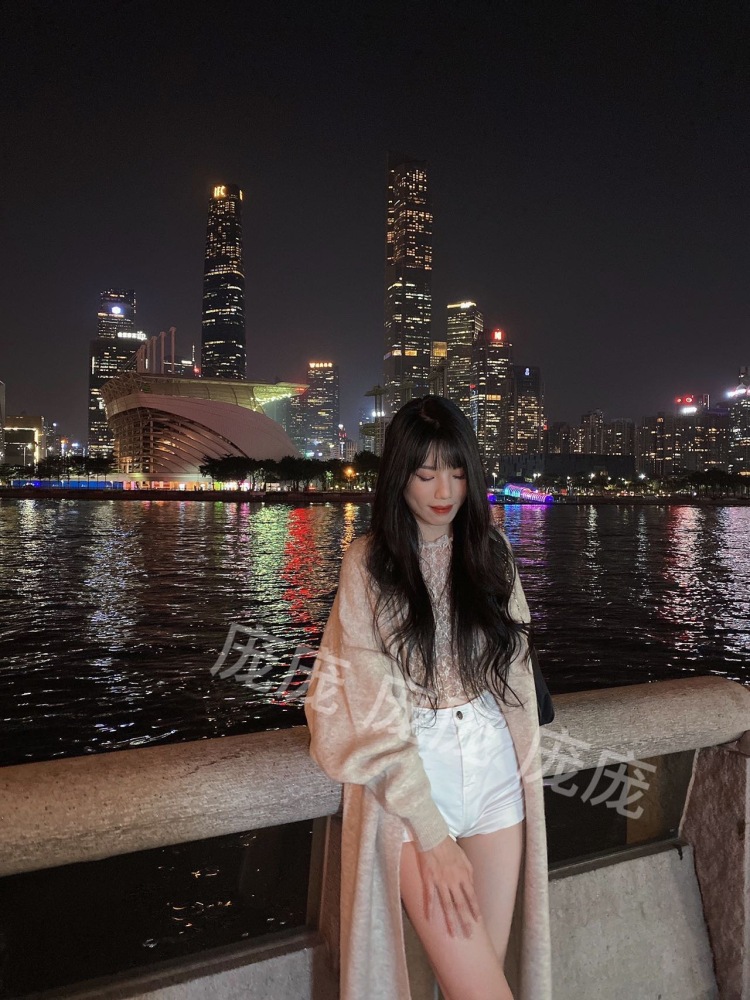  庞庞-广东省·广州市·黄埔区-抖音-🉑️接买家秀、热爱拍照、风格多变
身高1米68  体重100斤
