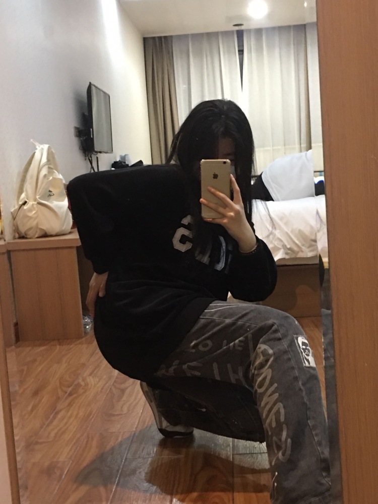 闵.-陕西省·榆林市·榆阳区-快手-职业学生，爱好拍照📷可接寄拍可接化妆品，美瞳，饰品，服装，鞋子，成品甲片