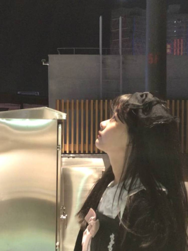 Hilary-福建省·厦门市·集美区-***，抖音，微博-爱拍照，爱打扮，在校大学生，接寄拍送拍，风格多变身高155，体重40，会认真对待每一个任务