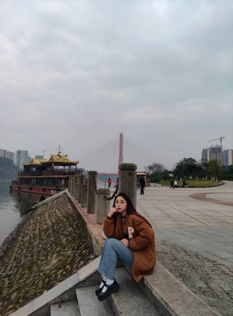 佳佳-重庆市·重庆市·江北区--喜欢记录日常穿搭、爱拍照,会p图…
身高156,体重88,有意的朋友看过来🤗
