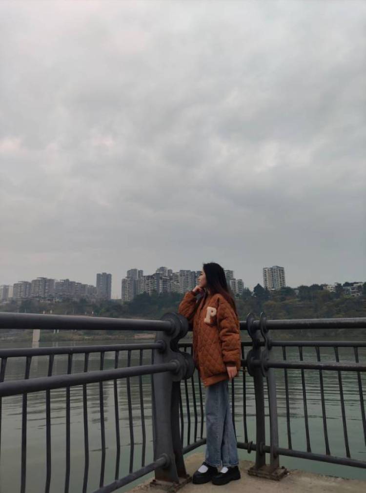 佳佳-重庆市·重庆市·江北区--喜欢记录日常穿搭、爱拍照,会p图…
身高156,体重88,有意的朋友看过来🤗